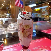 Rum Raisin & Strawberry Sundae 💖🍨💖🤤|An'leeさん