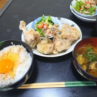 唐揚げ定食（味噌汁お昼の残り素麺入り）🌺|chiyukiさん