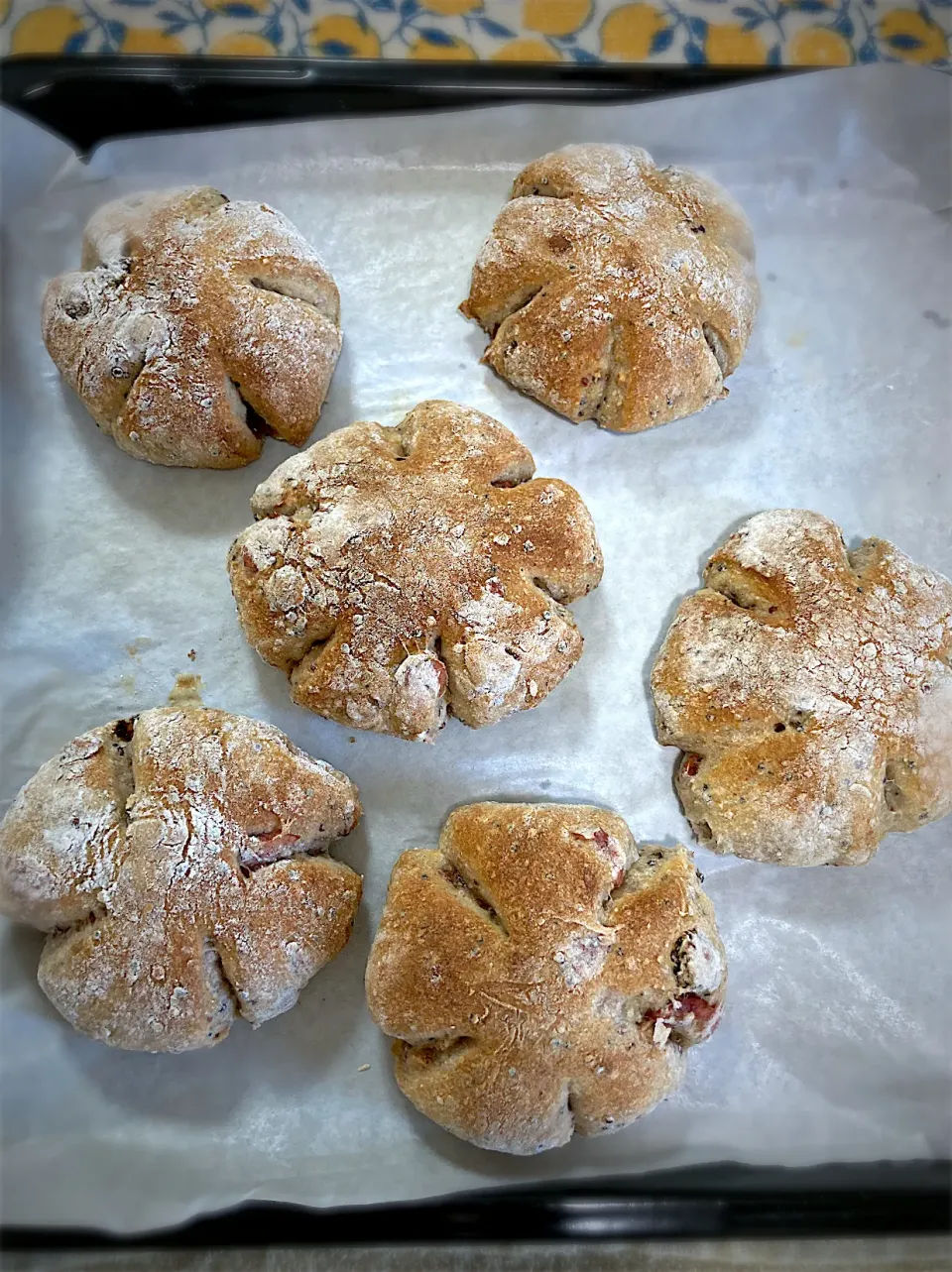 ドライフルーツざくざく全粒粉パン🥐|まやさん