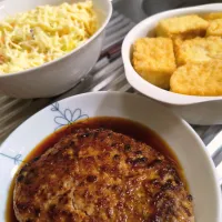 豚ひき肉ただ焼いただけとキャベツ千切りと揚げ出し豆腐や| ᐛ ||時雨さん