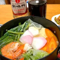 冷蔵庫整理の野菜湯豆腐、寂しいから冷凍庫からエビ2匹を出して🦐ポン酢はもちろん即興手作り😊地元レモンベースで酢、りんご酢、醤油、日の出新味料、出汁等で|🐈⸒⸒⸒⸒つるのダンス🐈🐾さん