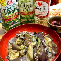 郷土料理 茄子の味噌煮 出汁は必ずイリコ 見かけは悪くなりますが、茄子がクタクタになる迄、煮汁がなくなるまで煮詰めないと美味しくありません 茄子をたっぷりの油(日清さらっと軽〰️いオリーブオイルと米油、ゴマ油使用)で火が通る迄炒めたらイリコで取った出汁に麦味噌を溶いて砂糖、料理酒みりん(日の出新味料使用)の汁を炒めた茄|🐈⸒⸒⸒⸒つるのダンス🐈🐾さん