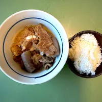 牛すじ煮込み