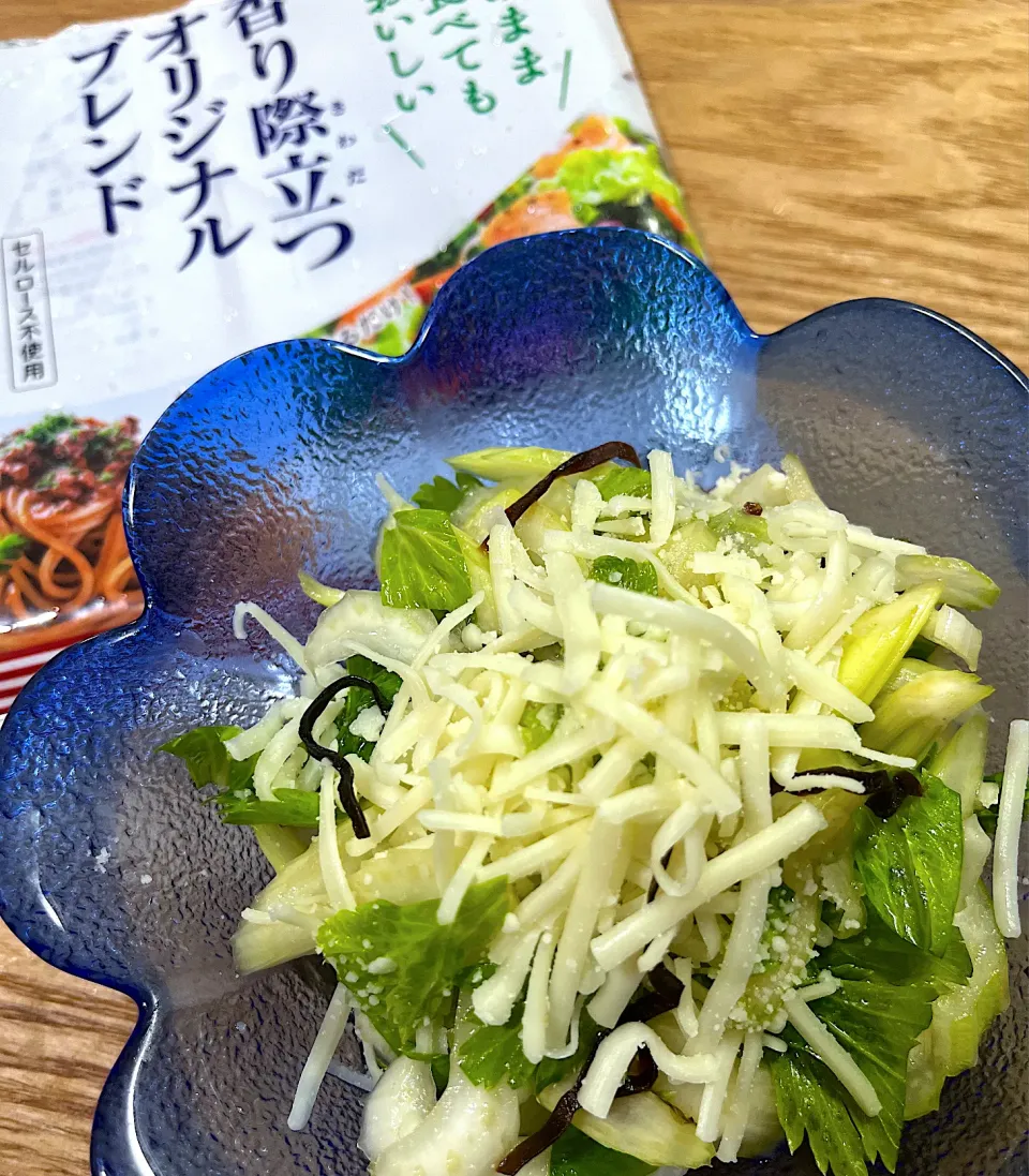 セロリの塩昆布チーズサラダ|kyoroさん