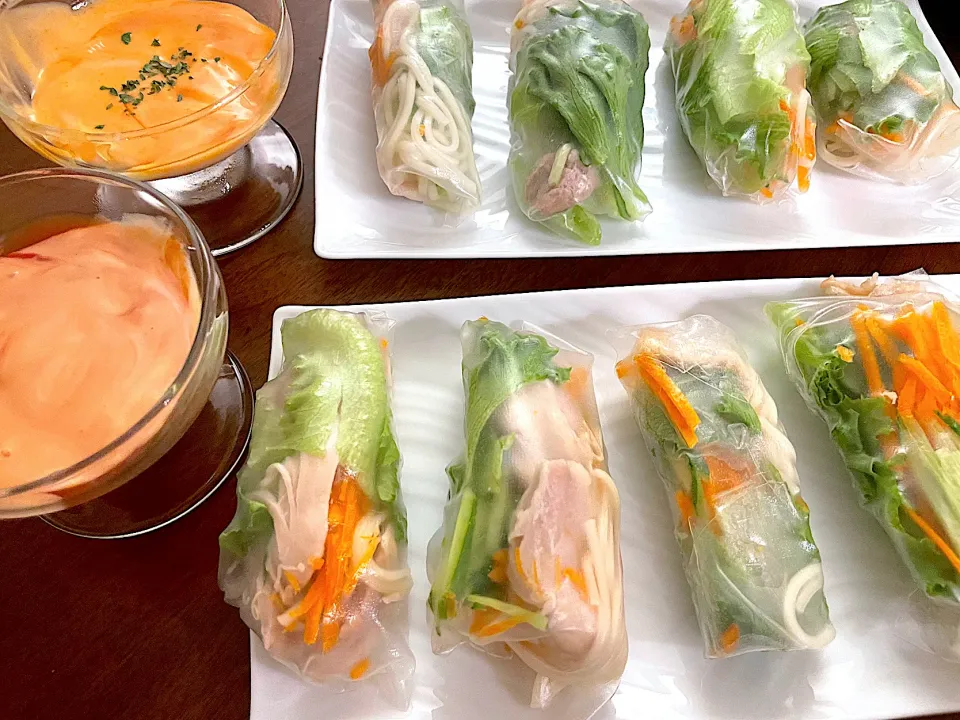 ライスペーパーで生春巻き✨シラチャーソース🌛|みーぬさん