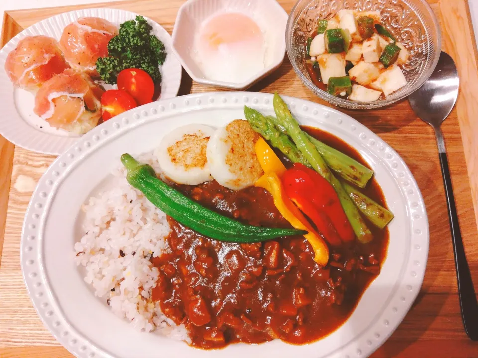 夏野菜カレー、温泉たまご、長芋とオクラのネバネバサラダ、マッシュポテトの生ハム包み|samさん