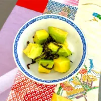アボカド🥑と塩昆布の胡麻油和え|プクママさん