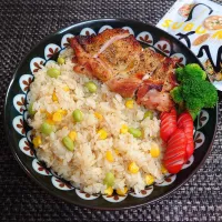 つぶみそコンソメバターピラフ＆グリルチキンでムスコの置きランチ