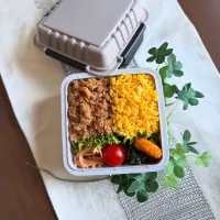 7/22❤︎主人のニ色そぼろ弁当🌱

＊ 鶏そぼろ
＊ たまごそぼろ
＊ えび寄せフライ
＊ たらこパスタ
＊ ほうれん草の胡麻和え|Makinsさん