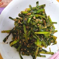 ニラのおひたし|もちもちだいたいひこ🐺さん