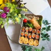 7/23❤︎主人のイベリコ豚野菜の肉巻きのっけ丼弁当🌱

＊イベリコ豚野菜の肉巻き
＊桜海老入りたまご焼き
＊五目春巻き
＊鯖フレークごはん
＊ほうれん草の胡麻和え
＊のっけ丼|Makinsさん
