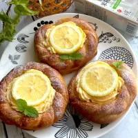 レモンカスタードクリームパン🍋|とんちんさん