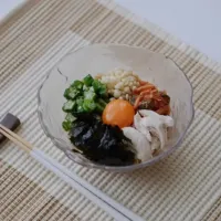 揖保乃糸で
鶏ささみ・キムチ・オクラ・エビ天かす・韓国海苔・卵黄の
お手軽まぜまぜ素麺♡ ﾟ+｡:.ﾟ| ohanaさん