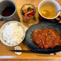 【大人用】簡単トマト煮込みハンバーグ|なつこさん