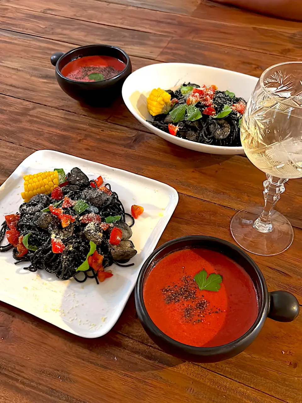 ホタテと海老のイカスミパスタ　　ビーツのポタージュ|Nakaba Kobayashiさん