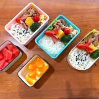 夏休み弁当(生姜焼き、卵焼き、ブロッコリー、トマト、ポテサラ、タコウインナー、スイカ🍉、オレンジ🍊)| cocomikaさん