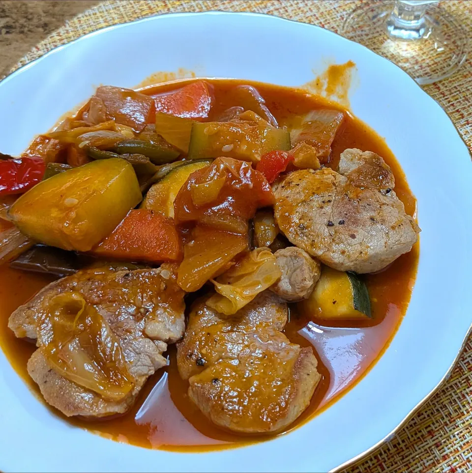 豚ヒレ肉と夏野菜のゴッタ煮|ぱいんてーるさん