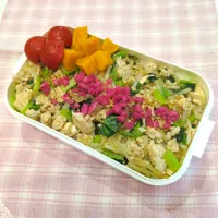 鶏ミンチもやし小松菜中華炒め丼♥|みちゅあしさん