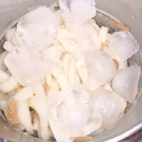 なめ茸と肉そぼろ入り胡麻ダレ冷やしうどん|darkbaronさん