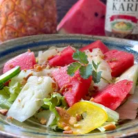 カリカリ4種のナッツdeスイカパイナップルのサラダ🍉
