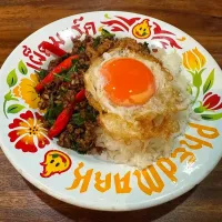 Stir-fried Thai Holy Basil w/ Minced Beef & Crispy Fried Duck Egg aka Pad Gaprao Nuea 🤤🌶🌶🌶| An'leeさん