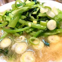 【完全キャッシュレス対応】
【ラーメンWalkerグランプリ 
東京2024 銀賞】
【TRYラーメン大賞2024-2025 名店部門 MIX第3位】 
【食べログ ラーメン TOKYO 百名店 2023~2024 選出店】 
桜上水 船越 
塩中華そば 麺半分
 (茹で前100g、1,100円) 
＋青菜 (麺半分でサービス無料)
＋ワンタンハーフ (2個、140円)
＠桜上水4分
25196
〈醤98塩30噌󠄀16タ7昆9出9F11
冷15混1〉
| 大脇さん
