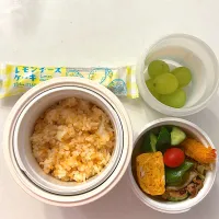 回鍋肉
エビフライ
卵焼き
きゅうりの漬物
ミニトマト
鮭ご飯
シャインマスカット
🍋🧀🍰|ayumomさん