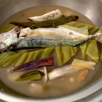 Just a simple dish selar fish cook in vinegar, ginger, garlic, peppercorn, salt with bittergourd, eggplant and green chilli |Ahnneさん