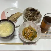 晩御飯☆ひき肉ともやしの旨塩炒め☆カラスカレイの煮物☆かぼちゃと大豆のお肉の煮物☆中華風かき玉スープ（白菜・くずし豆腐・溶き卵）|Saharaさん