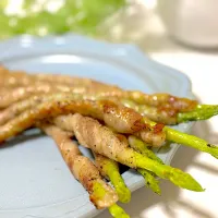 アスパラの豚肉巻き🐽|lalapoさん