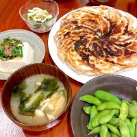 餃子　冷奴　ゴーヤの和物　枝豆　味噌汁|とゆあさん