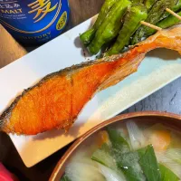 焼き鮭ししとう串と野菜たっぷりお味噌汁|DKさん