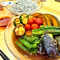 夏野菜の揚げ浸しと黒ゴマ素麺| もやぴさん