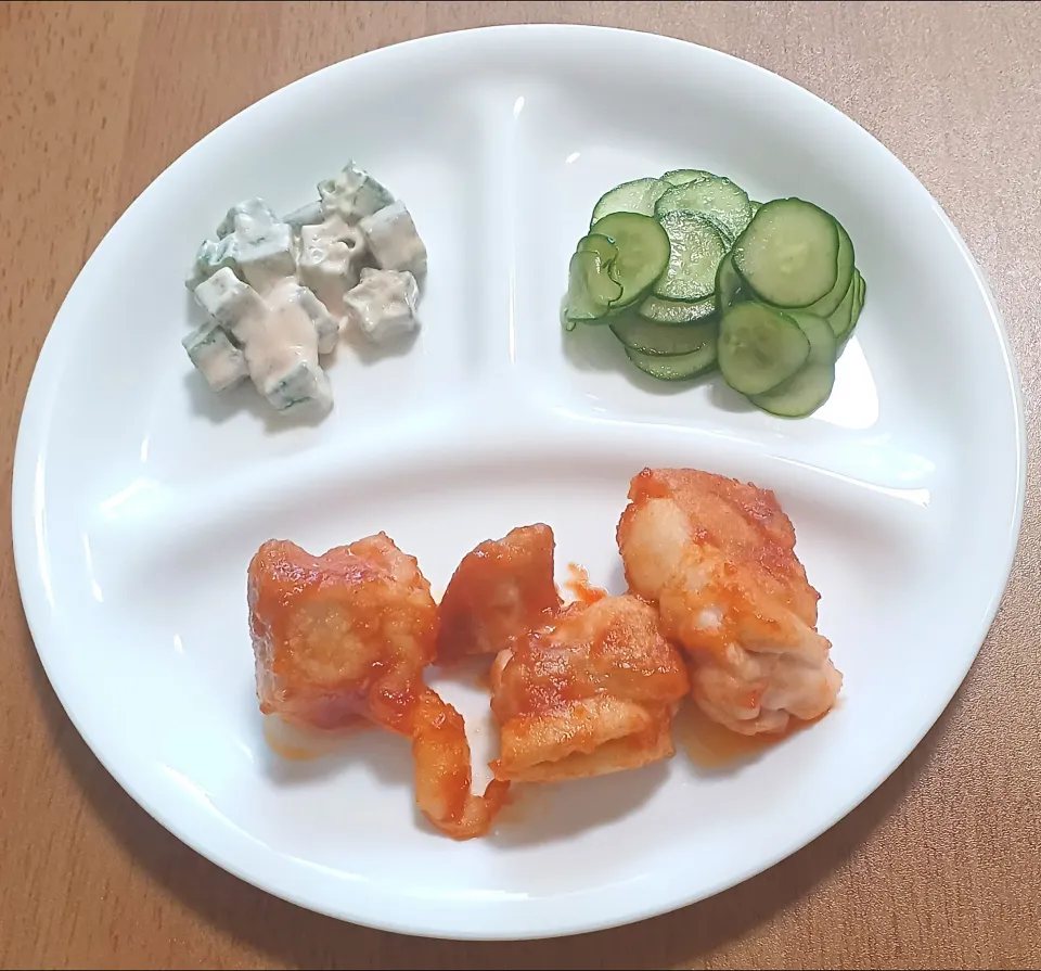 オクラの梅マヨネーズ和え、きゅうりの酢の物、鶏のガーリックケチャップ炒め|ナナさん