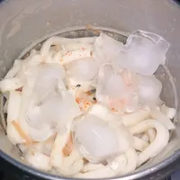 なめ茸と肉そぼろ入り胡麻ダレ冷やしうどん|darkbaronさん
