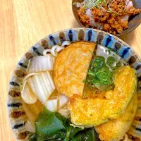 いざ飯！粒みそで味付けした大豆ミンチそぼろ丼と讃岐うどん。|さくたえさん