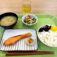 寮の朝ごはん😋|すかラインさん