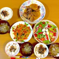 (7/25) 昼ご飯　ぶり大根、にんじん&ブロッコリーの芯の炒め物、サラダ、冬瓜&しらすのスープ| Kahoさん