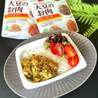 大豆のお肉でルーロー飯風！お皿要らずのお一人様お昼|らぴすらずり(らぴ)さん