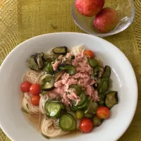 夏野菜とツナで冷や素麺|こむぎこさん