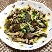ヒラタケのオリーブオイル炒め🍄|ちゃっぴ〜さん