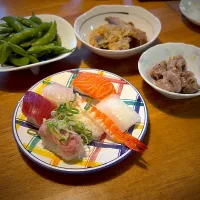 握り寿司🍣と、砂ずりの塩だれと、鯵の南蛮漬けと、枝豆🫛|もえさん