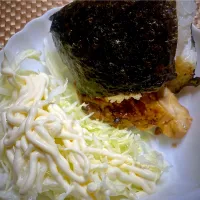 チキンステーキおにぎり🍙|すくらんぶるえっぐさん