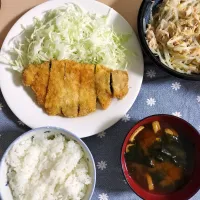 🌛*゜トンカツ / キャベツ・ツナ・モヤシのナムル / 味噌汁|Ayakaさん