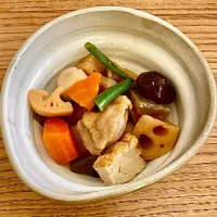 「 野菜の煮物 」
常備菜と出汁巻き玉子
豆腐とワカメの味噌汁で朝ごはん|ばくあんしゃさん
