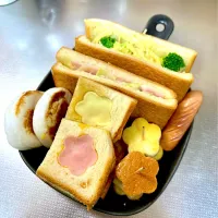 ぶち安いパンのミミでサンドウィッチ．妹喜んでくれたらいいなー。