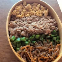 4色丼弁当| まきごろうさん