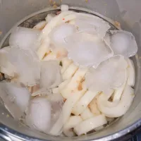 なめ茸と肉そぼろ入り胡麻ダレ冷やしうどん|darkbaronさん