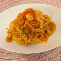 【本日のランチは質素笑】トマトとシーフードのパスタ|飛鳥さん