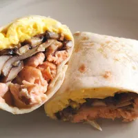 Good morning breakfast wrap egg mushrooms grilled salmon +Black pepper lemon juice kewpie mayo ☕😋😘🤗|🍒lynnlicious🍒さん